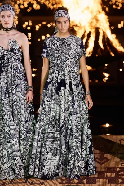 Look 80